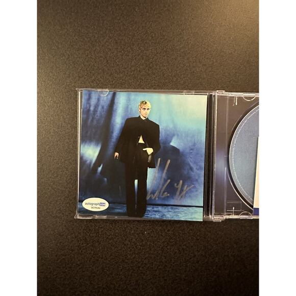 SIGNED Luke Hemmings - Boy CD AUTOGRAPH COA #SC79384 - Picture 2 of 3